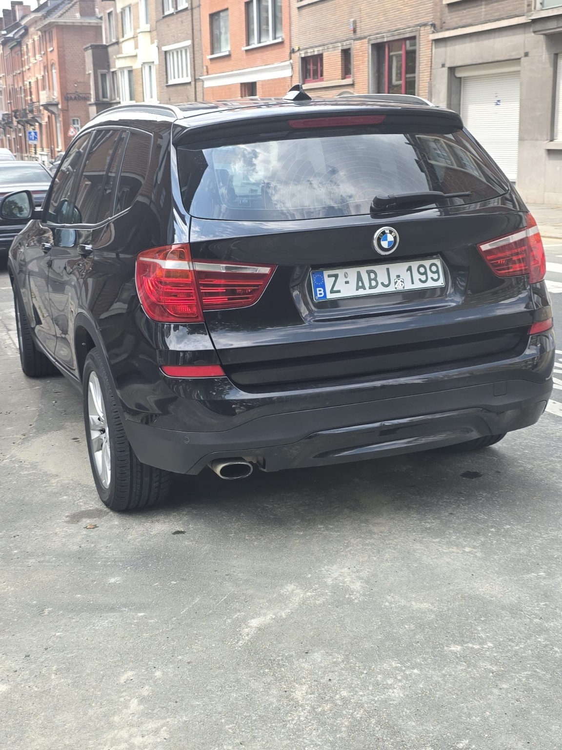 Agrandir la vue arrière du BMW